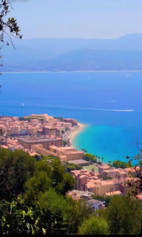 Ajaccio centre ville cosy et spacieux avec climatisation, grande terrasse et vue mer